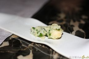 Entrèe di benvenuto: shiso, pesce bianco con riduzione di salsa di soia