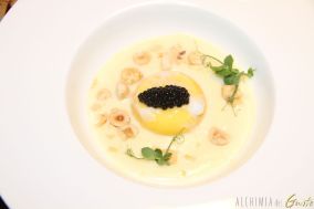 Caviale siberiano Volzhenk, crema di ragusano, nocciole Piemonte, estratto di pomodoro e tuorlo d’uovo