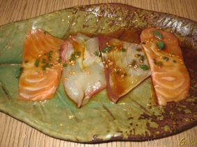 CARPACCIO DEI 5 CONTINENTI: tonno, cernia gialla e salmone marinati (piatto storico dello chef)